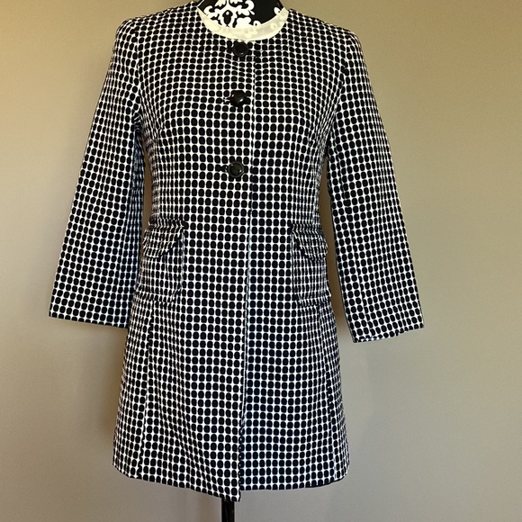 Fabulous black and white car coat/blazer. - Picture 3 of 16